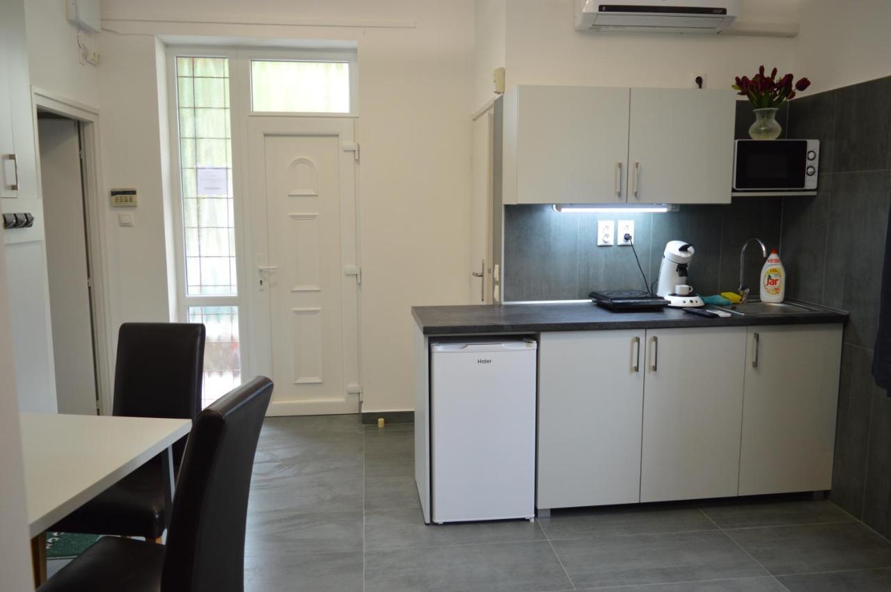 Belvarosi Apartman Печ Экстерьер фото